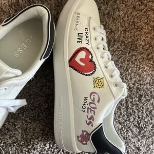 Guess Rockies Low Top Print Sneakers Women’s Size US 9 EUC